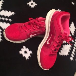 Nike gym shoes (7.5)